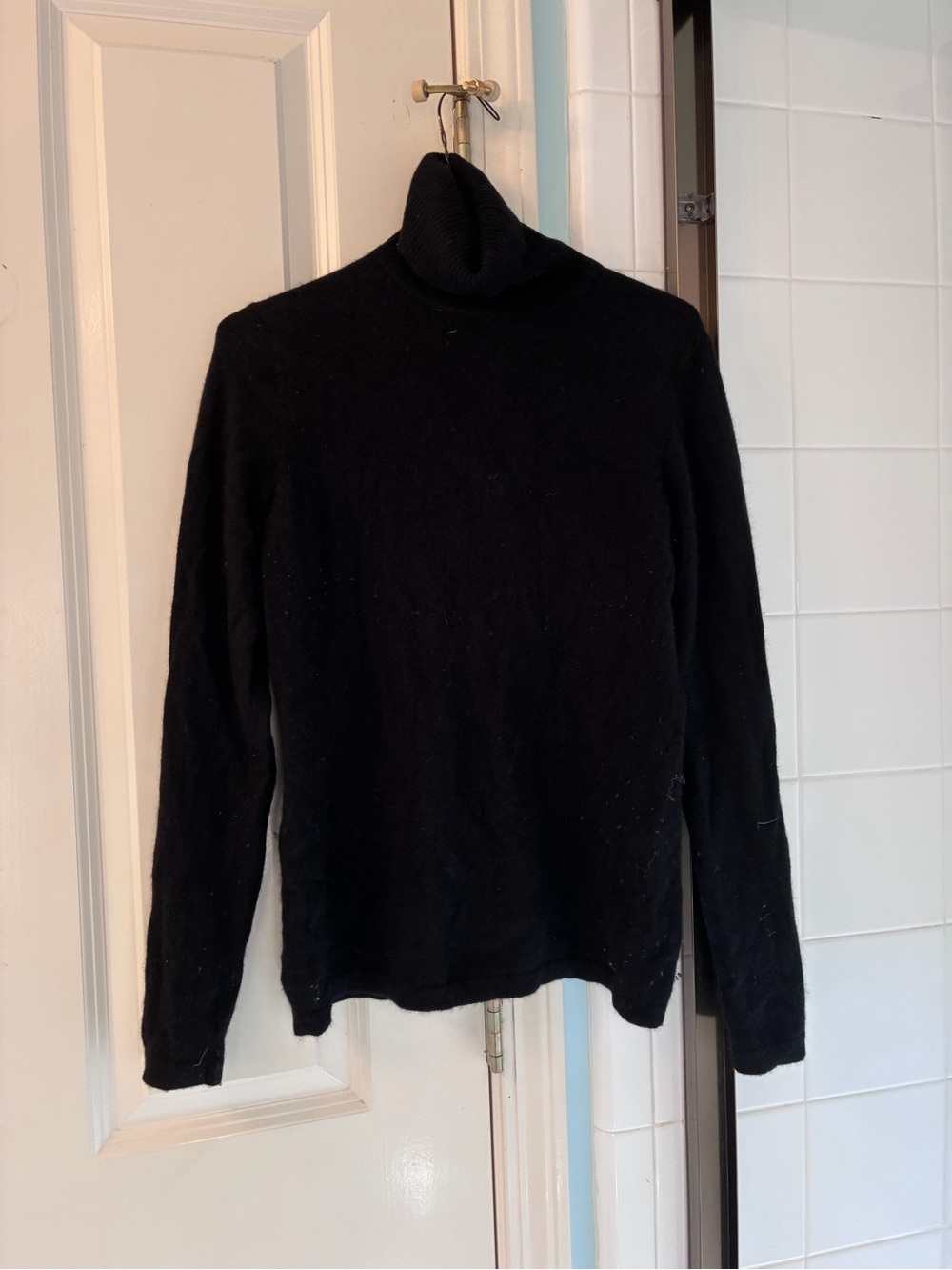 Qi Cashmere Classic Black Turtleneck Sweater